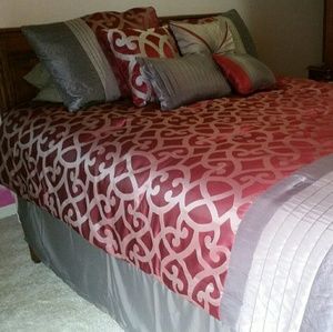 Queen size comforter,  and accessories